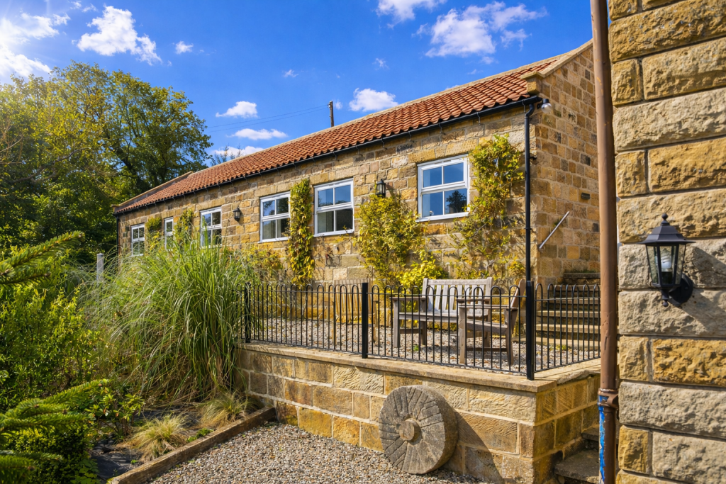 2 bed Detached bungalow for rent in Eskdaleside. From Henderson Property Services - Whitby 2 bed Detached bungalow for rent in Eskdaleside. From Henderson Property Services - Whitby