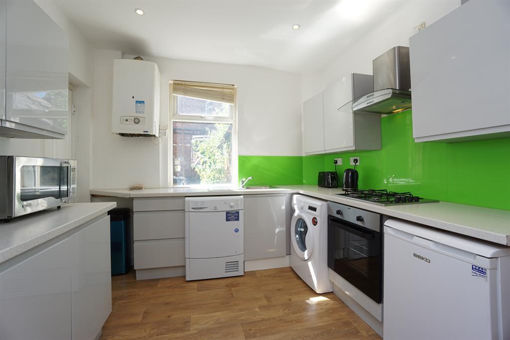 4 bed Private Halls for rent in Sheffield. From Hunters - Sheffield Crookes