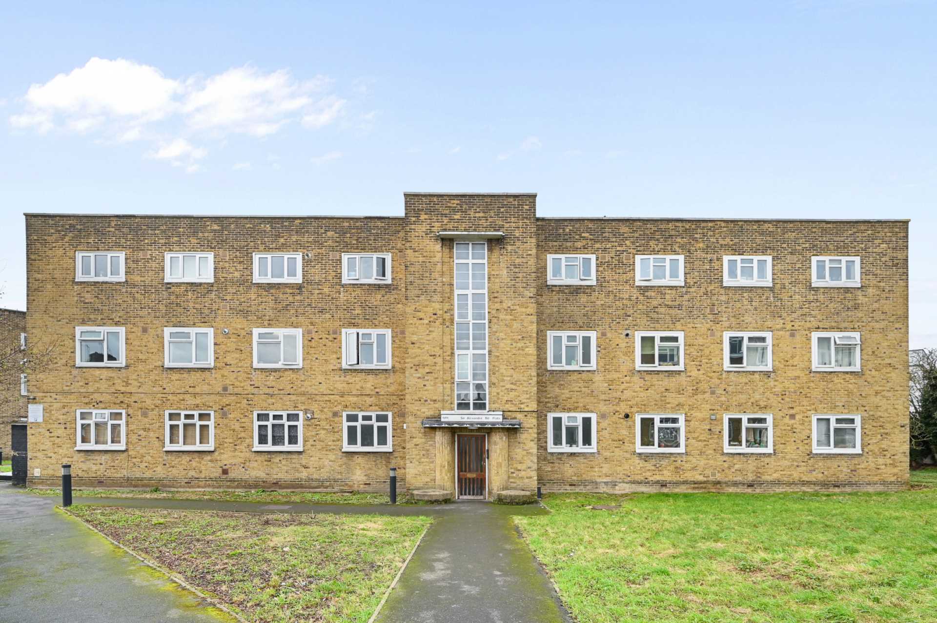 4 bed Flat for rent in London. From Farrell Lewis Estates