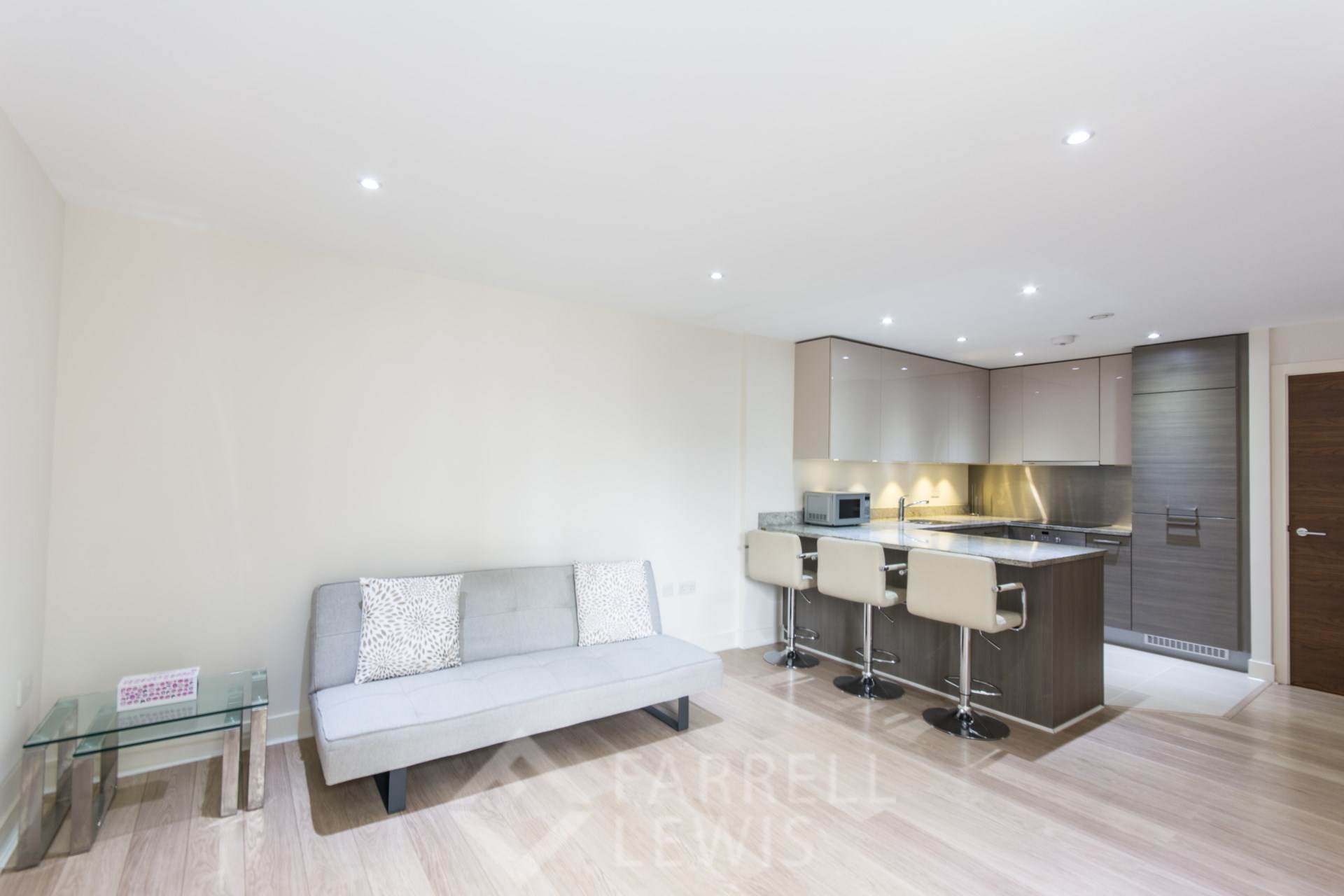 2 bed Apartment for rent in London. From Farrell Lewis Estates