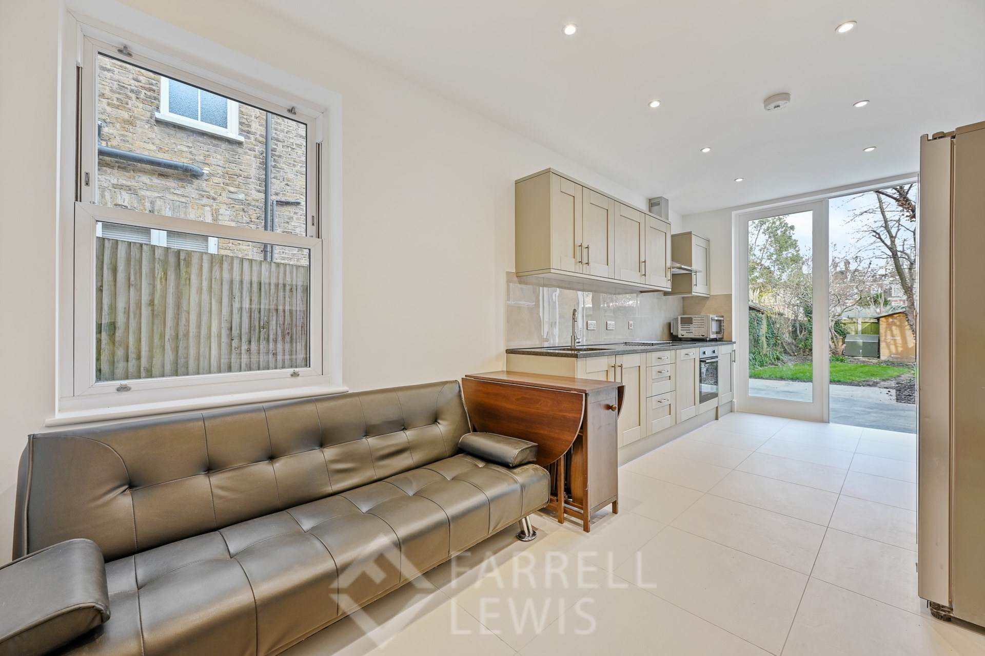2 bed 1st Floor Flat for rent in London. From Farrell Lewis Estates