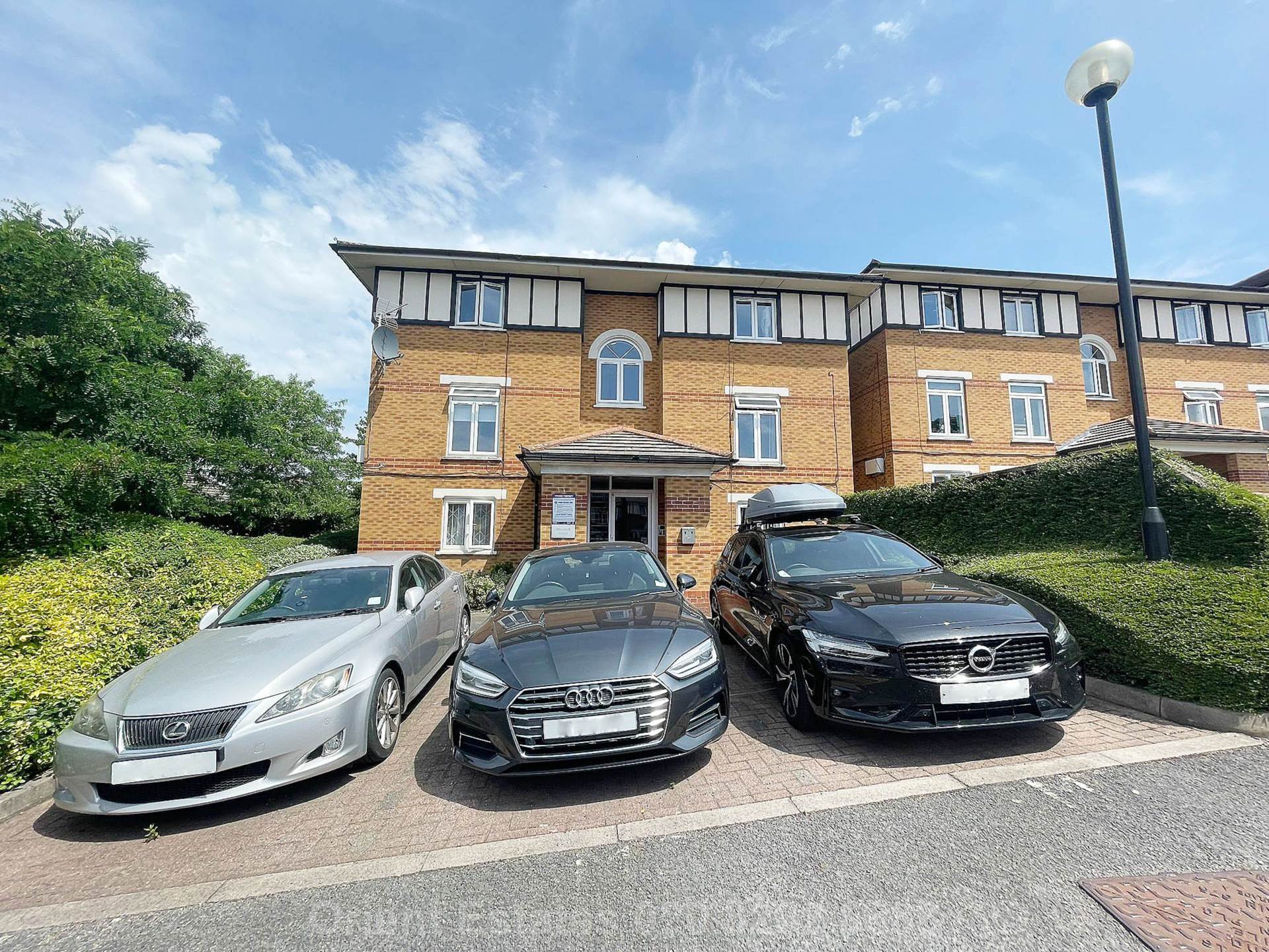 2 bed 1st Floor Flat for rent in Hendon. From Orient Estates 2 bed 1st Floor Flat for rent in Hendon. From Orient Estates