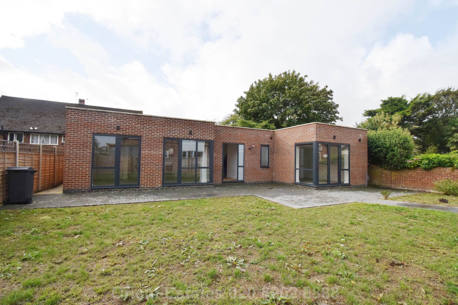 4 bed Bungalow for rent in London. From Orient Estates