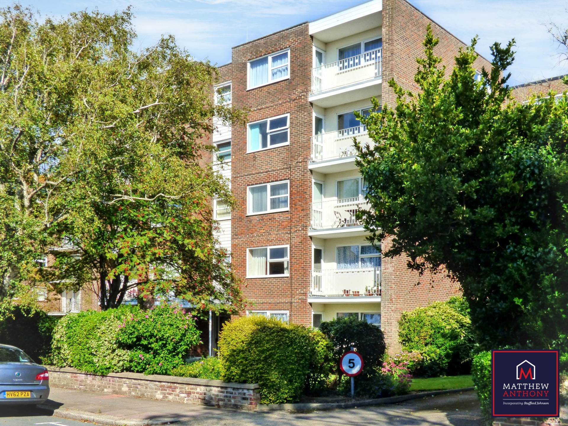 2 bed 1st Floor Flat for rent in Worthing. From Matthew Anthony Estate Agency