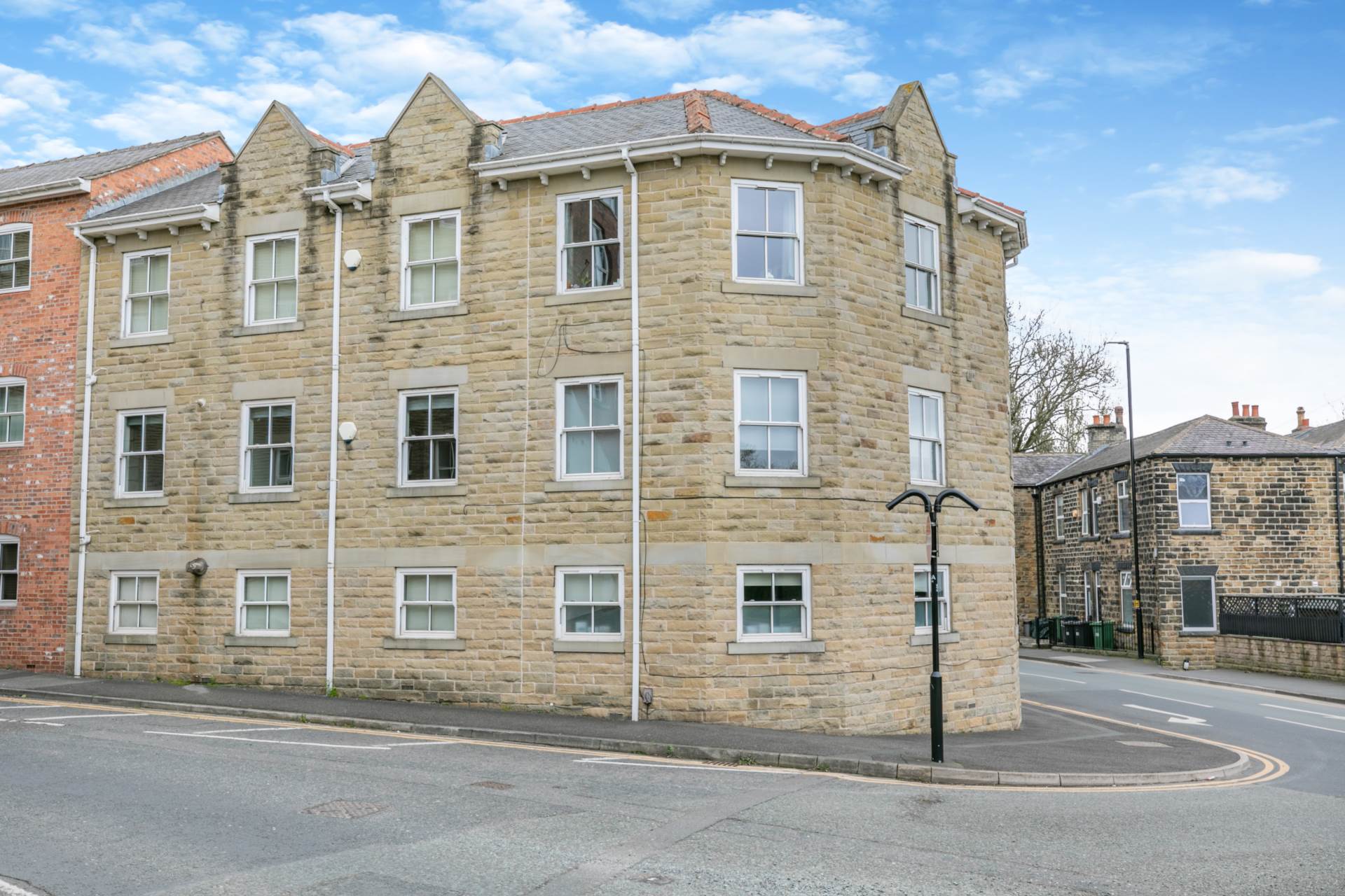 2 bed Apartment for rent in Morley. From Shaun Mellor Property