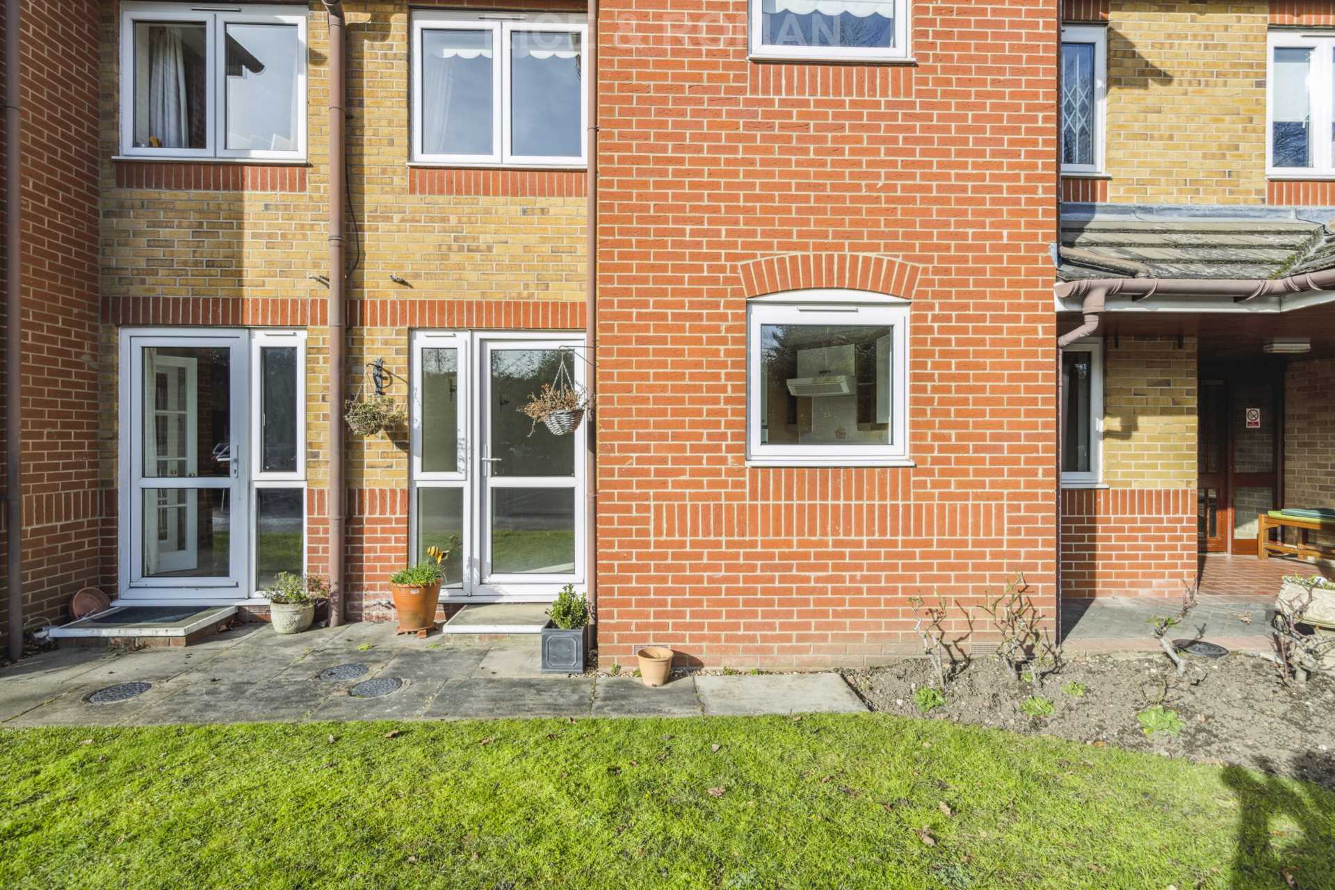 1 bed Retirement for rent in Esher. From Rice & Roman