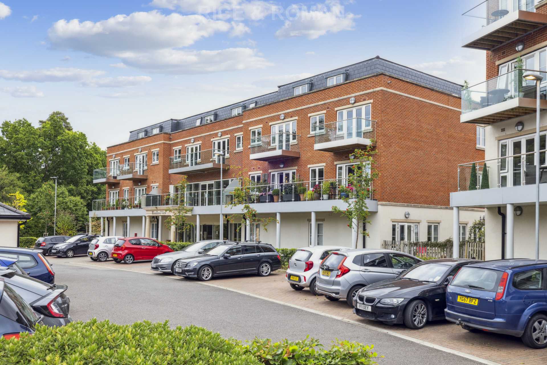 2 bed Reteirment property for rent in Ascot. From Rice & Roman