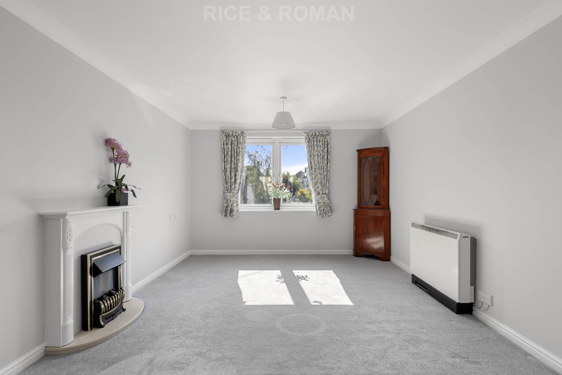 2 bed Reteirment property for rent in London. From Rice & Roman