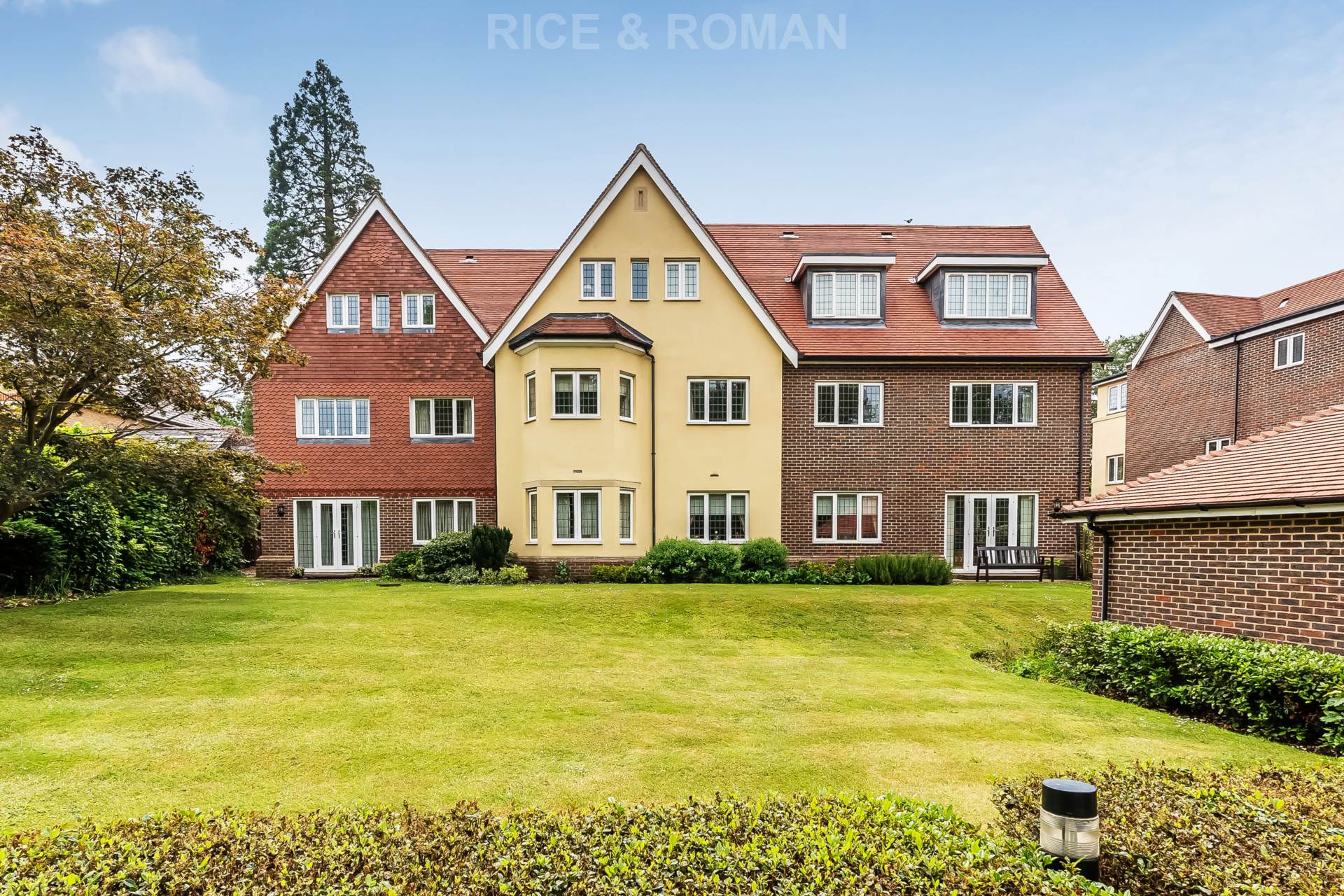2 bed Reteirment property for rent in Leatherhead. From Rice & Roman