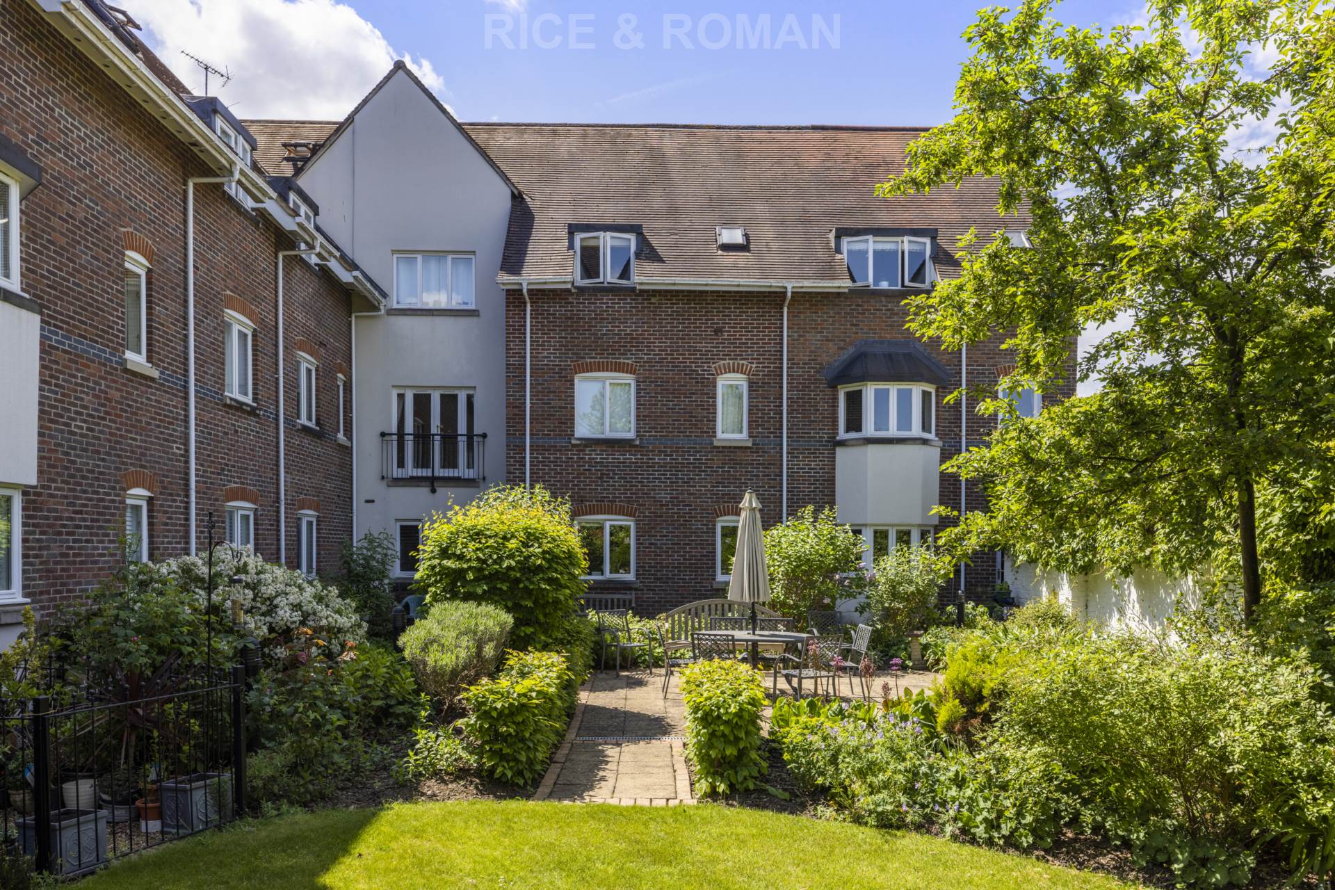2 bed Reteirment property for rent in Walton On Thames. From Rice & Roman