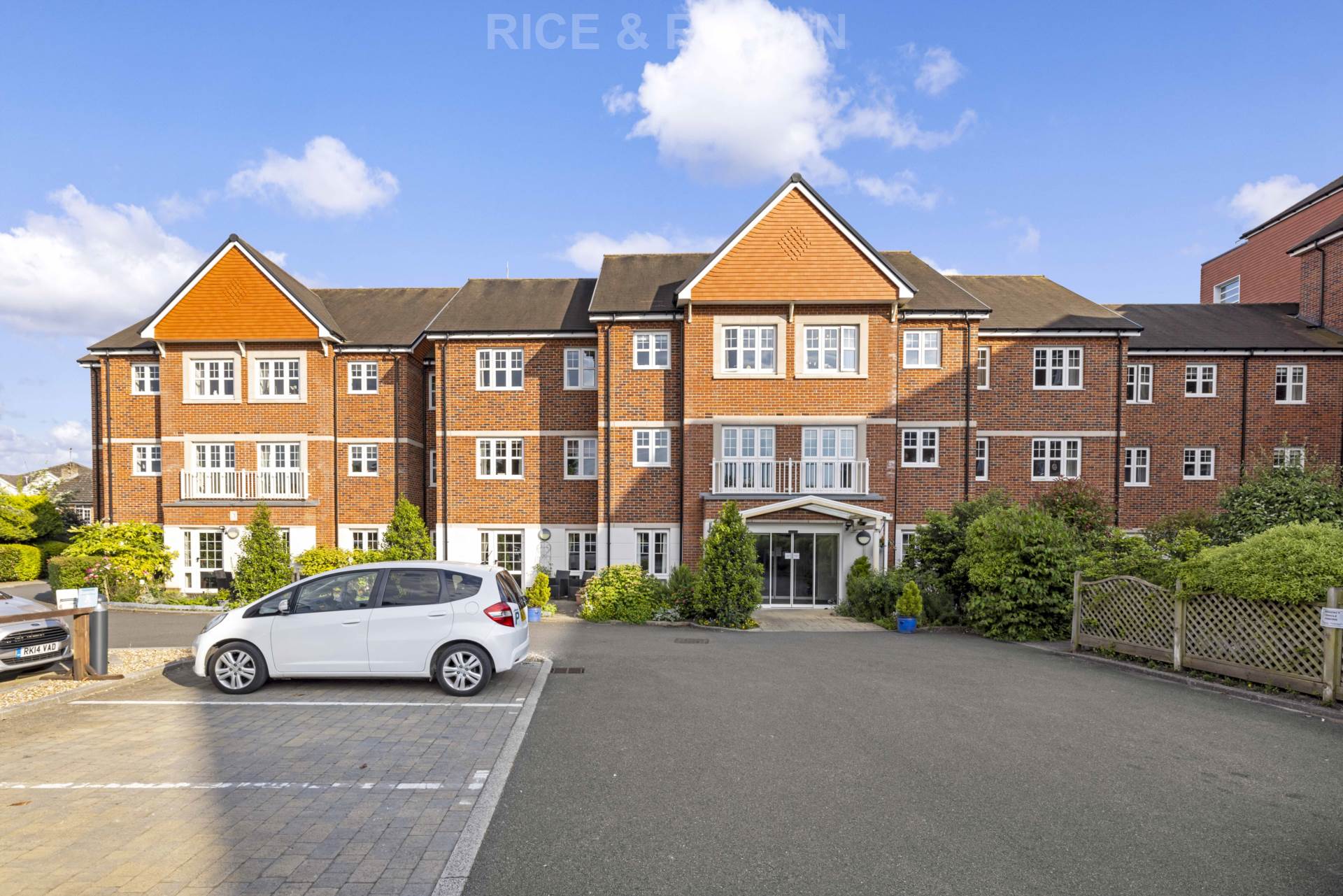 2 bed Reteirment property for rent in Maidenhead. From Rice & Roman 2 bed Reteirment property for rent in Maidenhead. From Rice & Roman