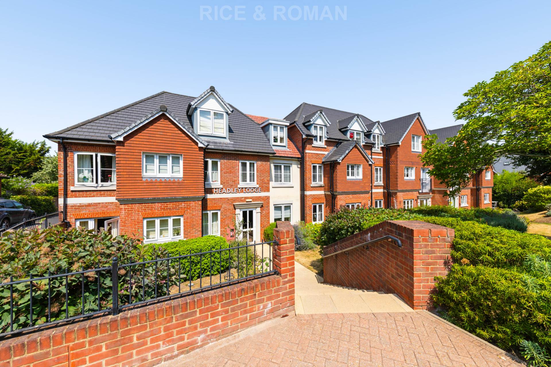 2 bed Reteirment property for rent in Ashtead. From Rice & Roman