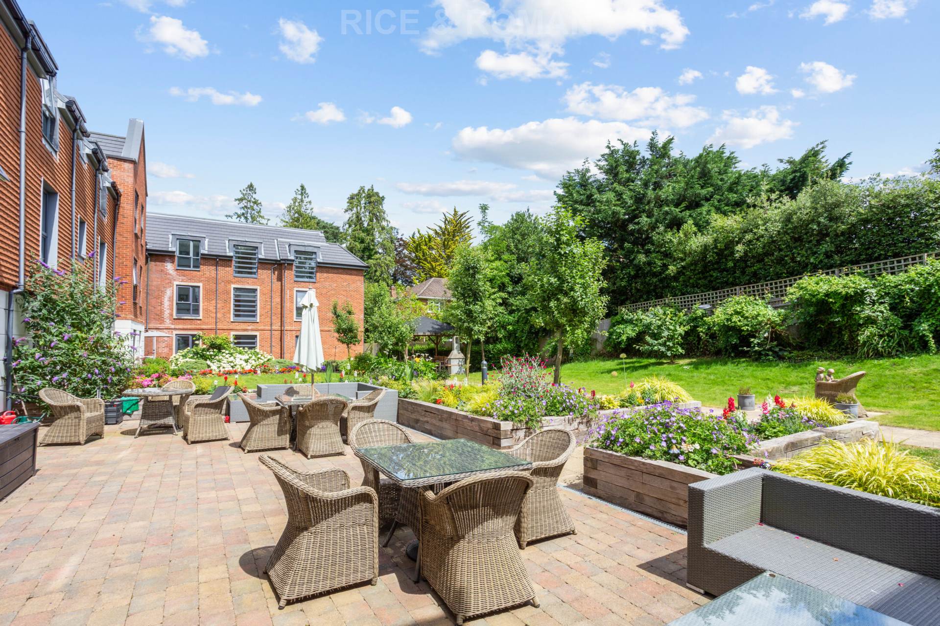 2 bed Reteirment property for rent in Crowthorne. From Rice & Roman