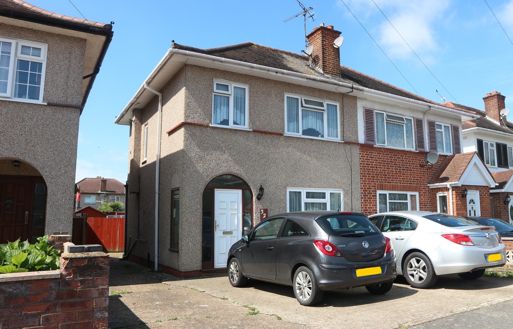 4 bed Semi-Detached House for rent in Hayes. From Broads Property Services