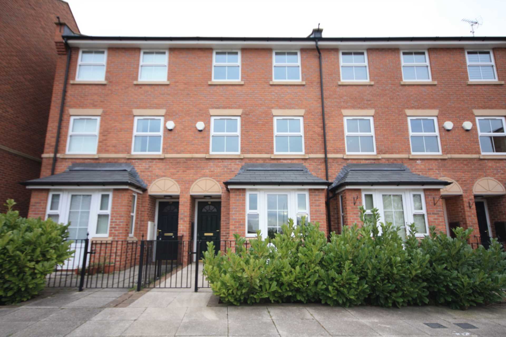 4 bed Town House for rent in Salford. From City Centre Chic