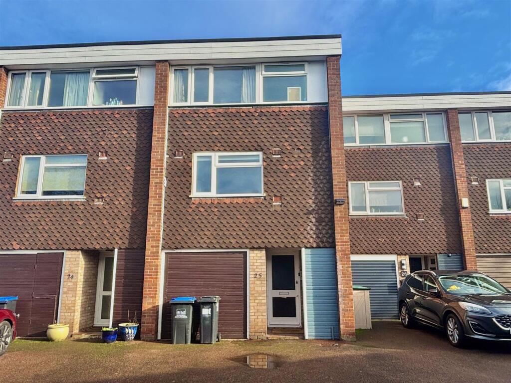 3 bed Town House for rent in Blackdown. From Hawkesford - Leamington Spa 3 bed Town House for rent in Blackdown. From Hawkesford - Leamington Spa