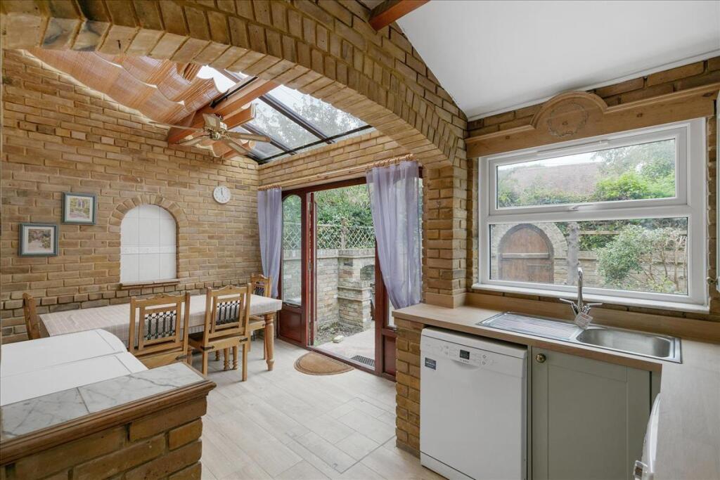 4 bed Detached for rent in London. From Lawson Rutter 4 bed Detached for rent in London. From Lawson Rutter