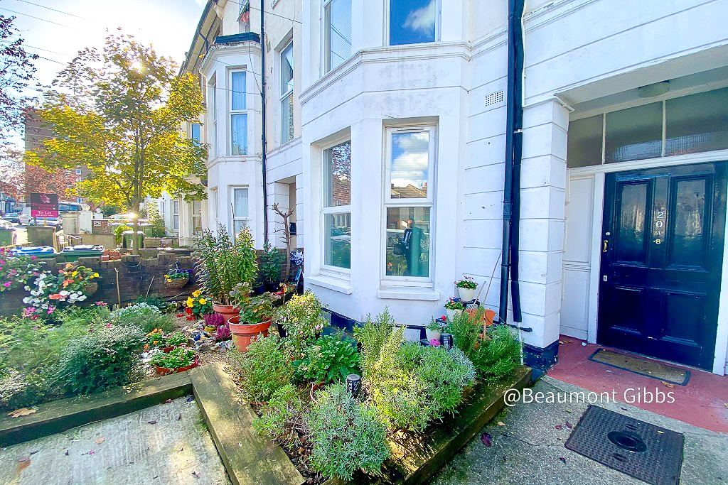 2 bed House (unspecified) for rent in Woolwich. From Beaumont Gibbs - Plumstead