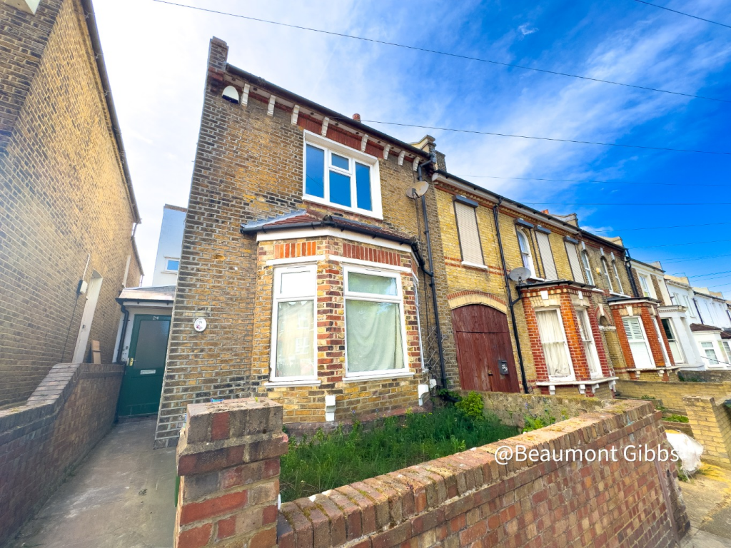 3 bed End of Terrace for rent in Woolwich. From Beaumont Gibbs - Plumstead
