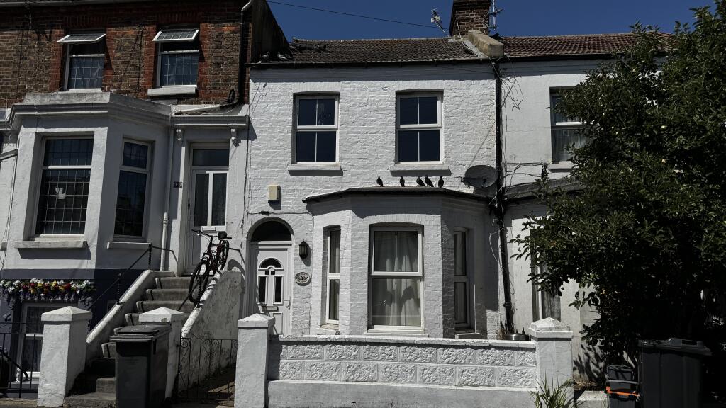 3 bed Mid Terraced House for rent in Eastbourne. From Luke Harris Residential - Seaford 3 bed Mid Terraced House for rent in Eastbourne. From Luke Harris Residential - Seaford