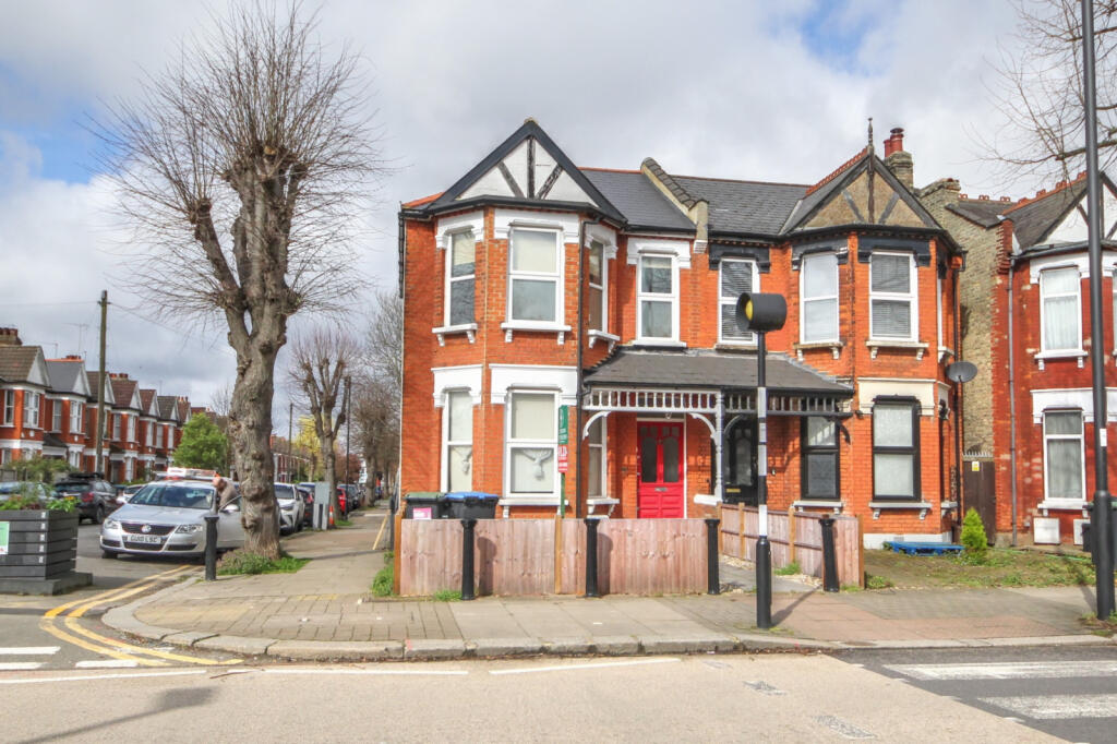 6 bed Semi-Detached House for rent in Wood Green. From Addison Townends