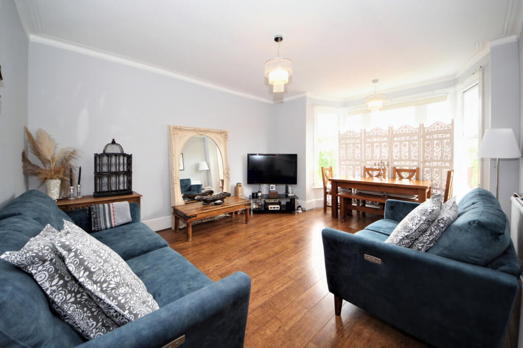 2 bed Flat for rent in London. From Addison Townends