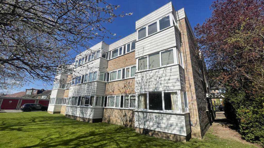 2 bed 1st Floor Flat for rent in Southgate. From Addison Townsend - Southgate