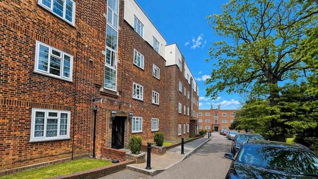 2 bed 1st Floor Flat for rent in Southgate. From Addison Townsend - Southgate