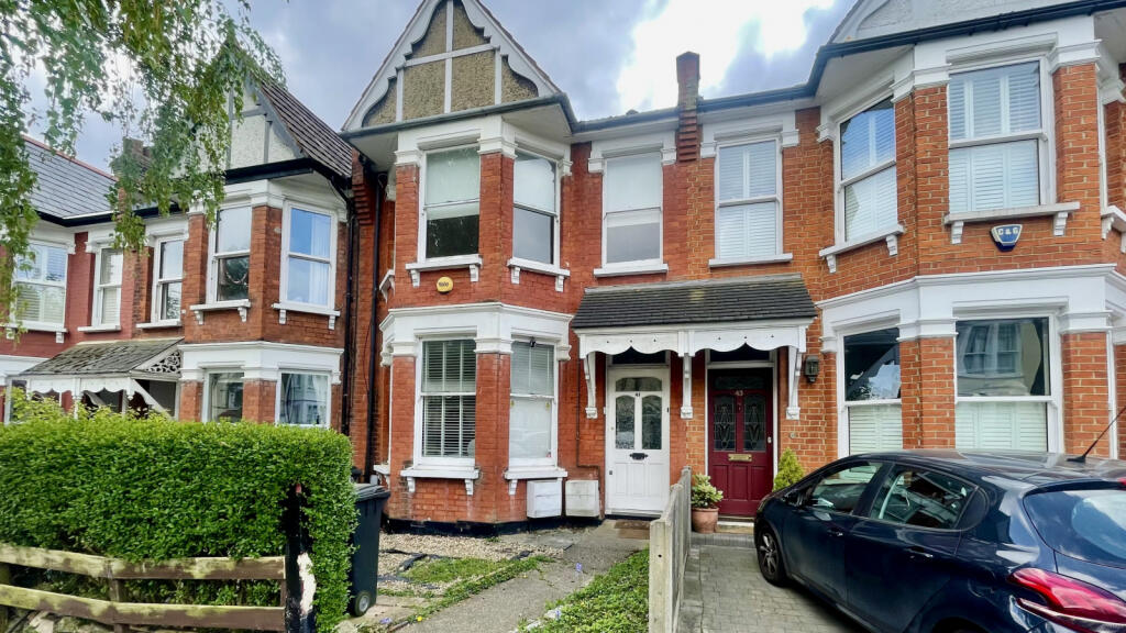 2 bed 1st Floor Flat for rent in Southgate. From Addison Townsend - Southgate