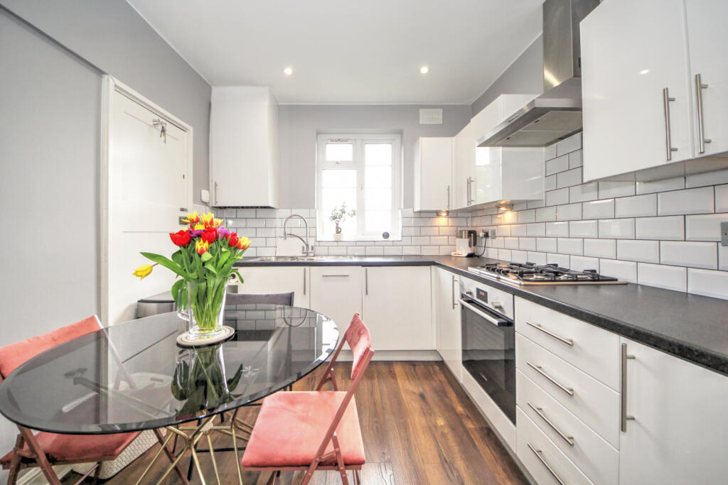 2 bed 1st Floor Flat for rent in Southgate. From Addison Townsend - Southgate