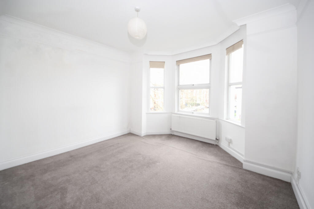 1 bed House Share for rent in Wood Green. From Addison Townsend - Southgate
