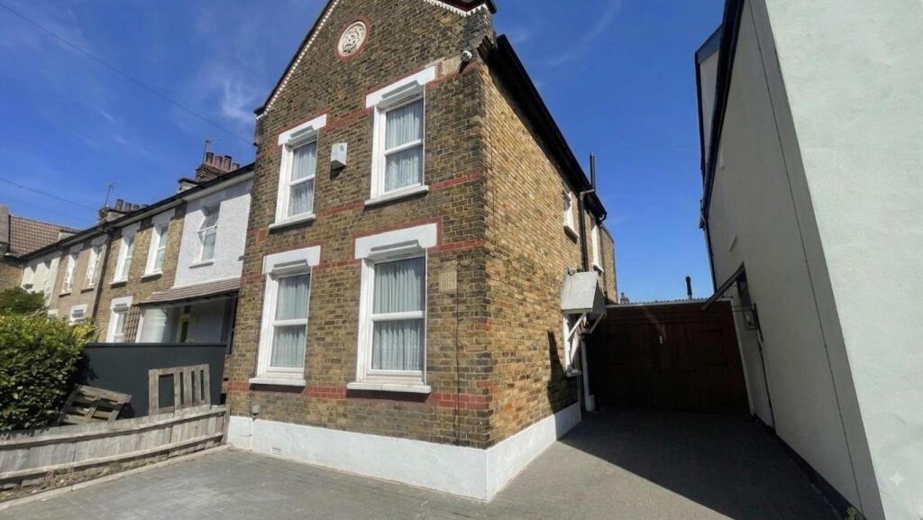 3 bed End of Terrace for rent in Tottenham. From Addison Townsend - Southgate 3 bed End of Terrace for rent in Tottenham. From Addison Townsend - Southgate