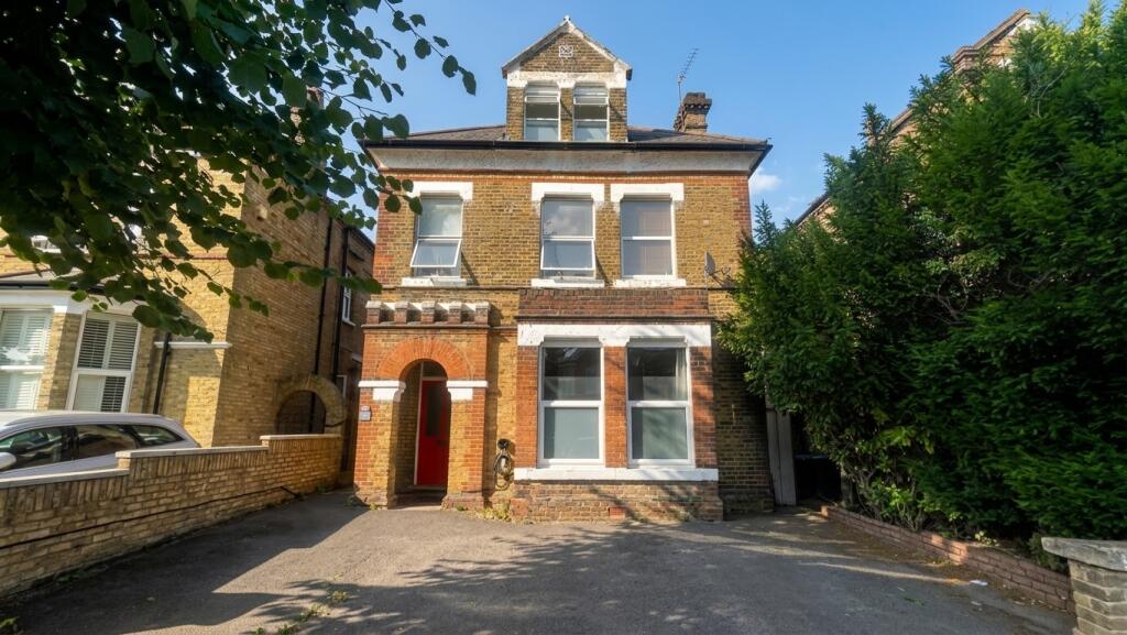 2 bed 1st Floor Flat for rent in Southgate. From Addison Townsend - Southgate