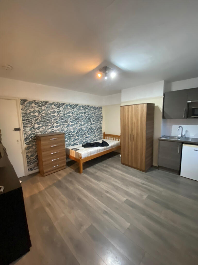 5 bed Flat Share for rent in Southgate. From Addison Townsend - Southgate 5 bed Flat Share for rent in Southgate. From Addison Townsend - Southgate