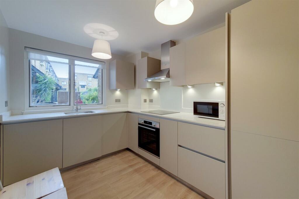 3 bed Flat for rent in Kensington. From LDB