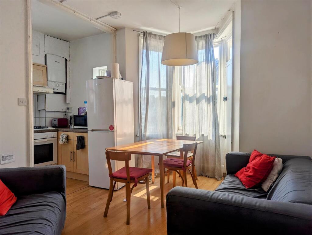 3 bed 1st Floor Flat for rent in Hammersmith. From LDB - London