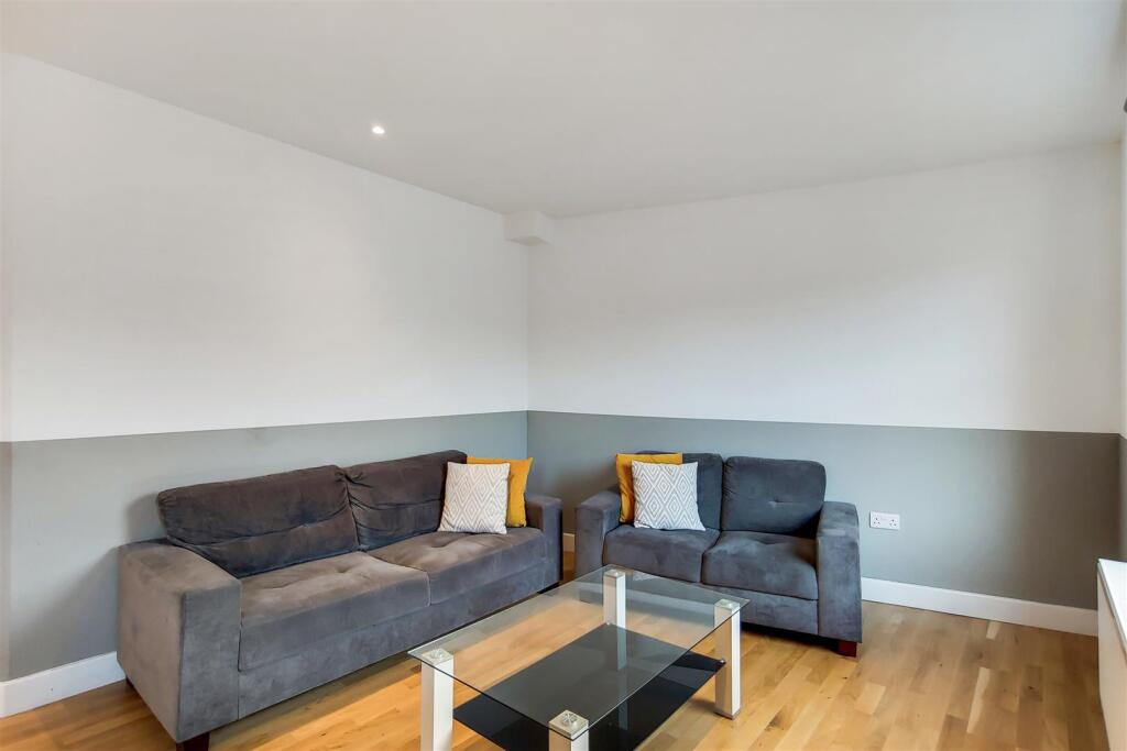 3 bed 1st Floor Flat for rent in Hammersmith. From LDB - London