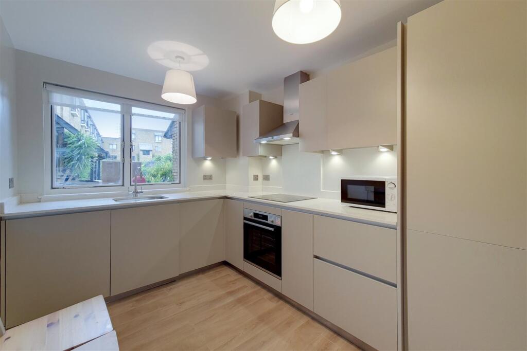 3 bed 1st Floor Flat for rent in Kensington. From LDB - London