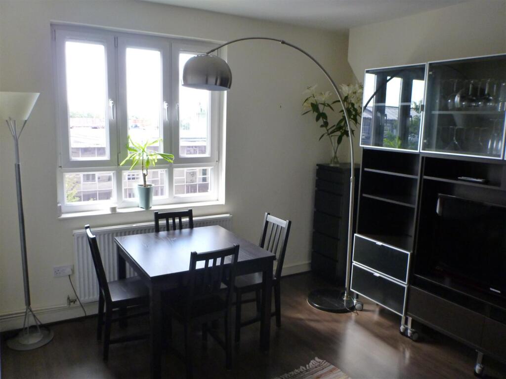 3 bed 1st Floor Flat for rent in London. From LDB - London