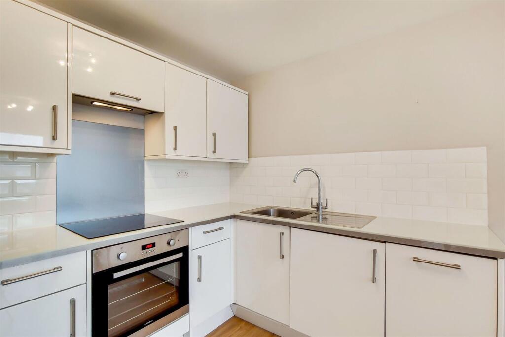 1 bed 1st Floor Flat for rent in Hammersmith. From LDB - London