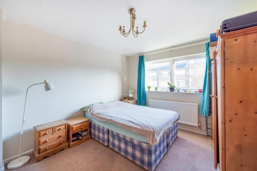 4 bed Mid Terraced House for rent in Hammersmith. From LDB - London