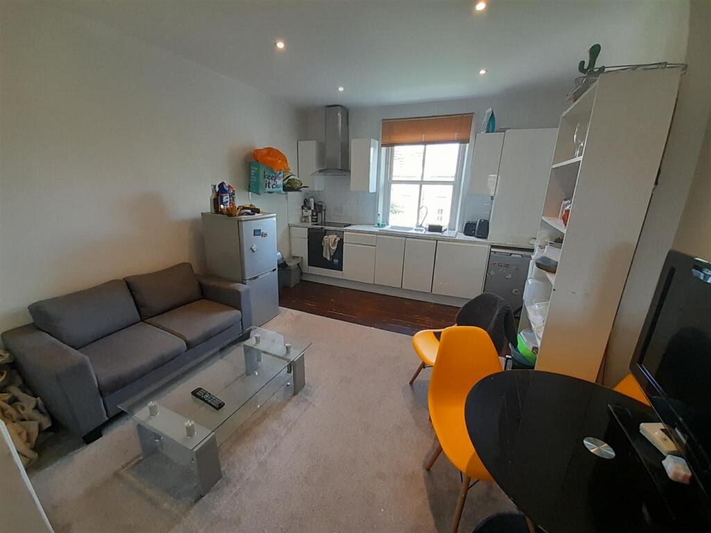 2 bed 1st Floor Flat for rent in London. From LDB - London