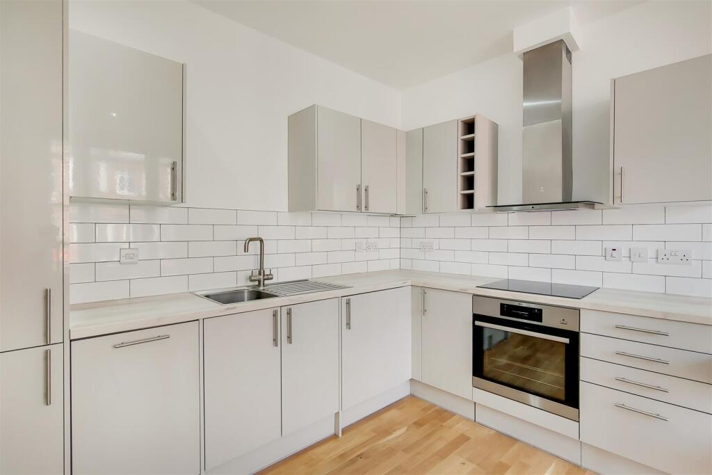 2 bed 1st Floor Flat for rent in London. From LDB - London