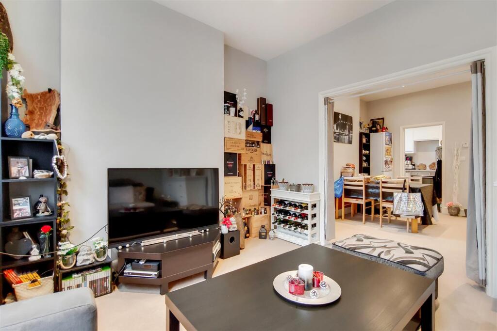 1 bed 1st Floor Flat for rent in London. From LDB - London