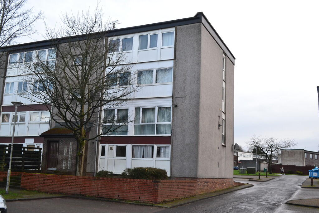 4 bed Studio for rent in Cumbernauld. From 1-4-Sale - Glasgow 4 bed Studio for rent in Cumbernauld. From 1-4-Sale - Glasgow