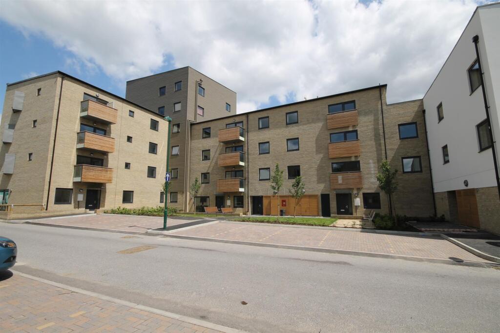 2 bed Apartment for rent in Carshalton. From Silverman Black 2 bed Apartment for rent in Carshalton. From Silverman Black