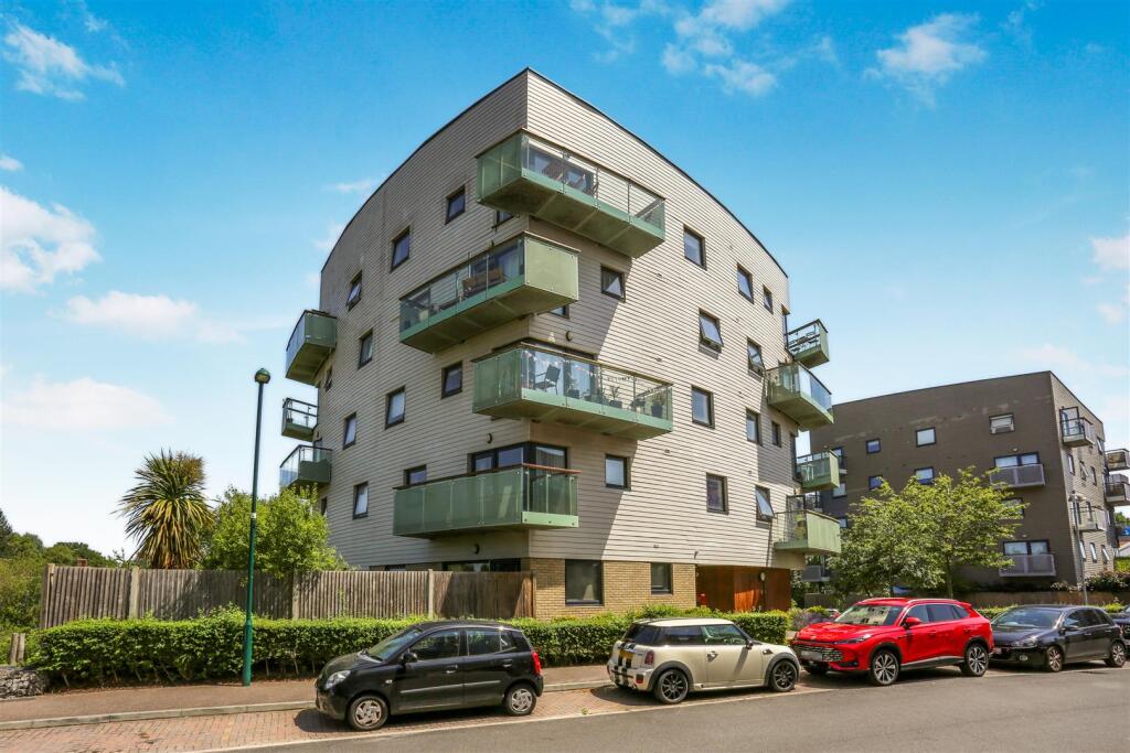 2 bed 1st Floor Flat for rent in Carshalton. From Silverman Black