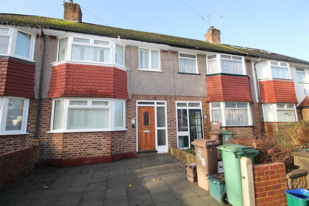 3 bed Mid Terraced House for rent in Carshalton. From Silverman Black 3 bed Mid Terraced House for rent in Carshalton. From Silverman Black