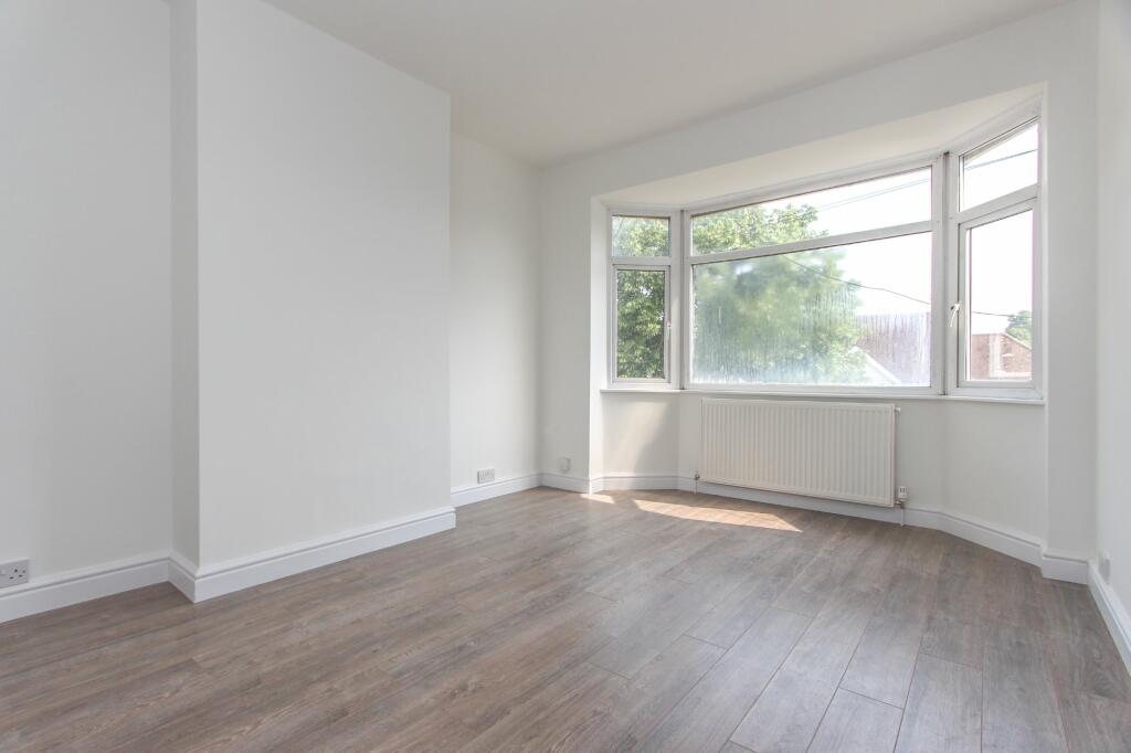 1 bed Apartment for rent in Watford. From Dey King and Haria