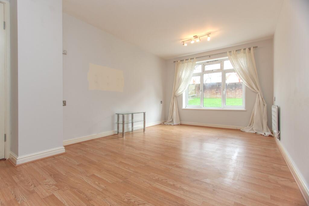 1 bed Apartment for rent in Aldenham. From Dey King and Haria Estate Agents - Watford